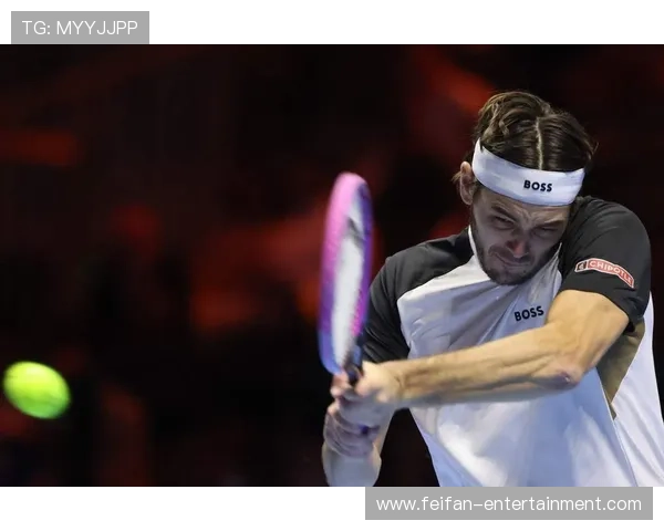 网球赛季最新动态：顶尖选手激战四大满贯赛场精彩瞬间